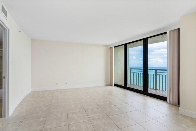 Foto del edificio - 3000 N Ocean Dr