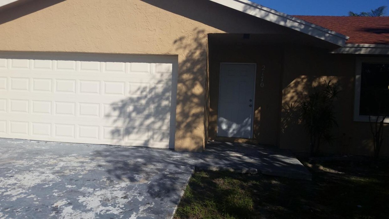 Foto principal - 17301 NW 24th Ave