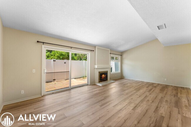 Foto del edificio - Coastal San Clemente Townhome with Brand New Flooring – Steps to the Beach!