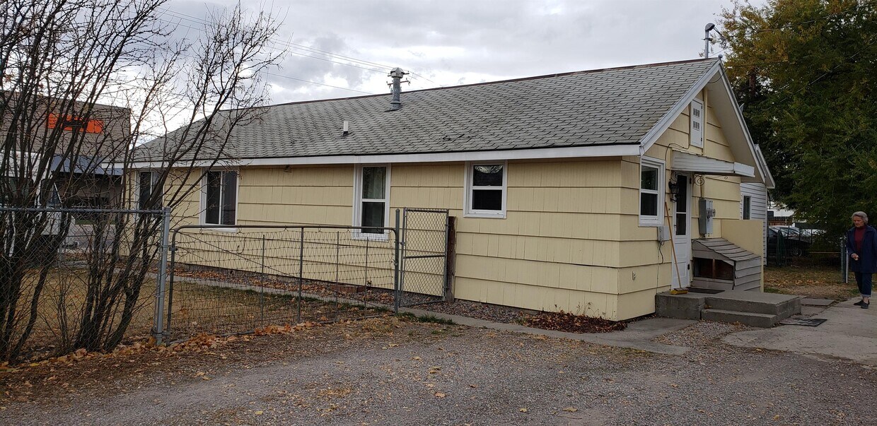 Primary Photo - 2300 South Ave W