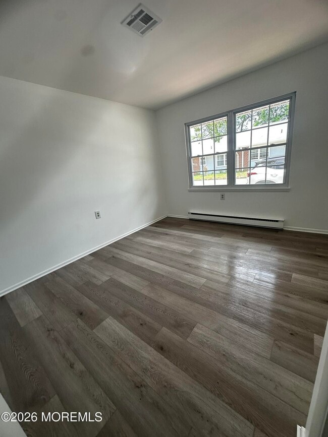 Building Photo - 1042 Aberdeen Dr