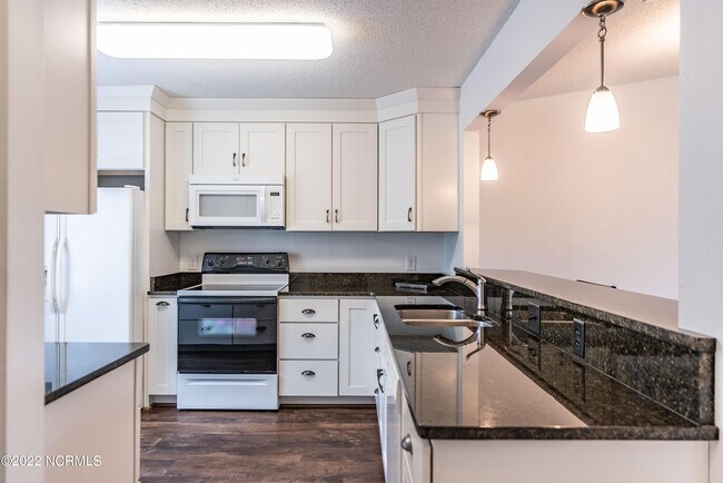 Building Photo - 106 Mallard Cove