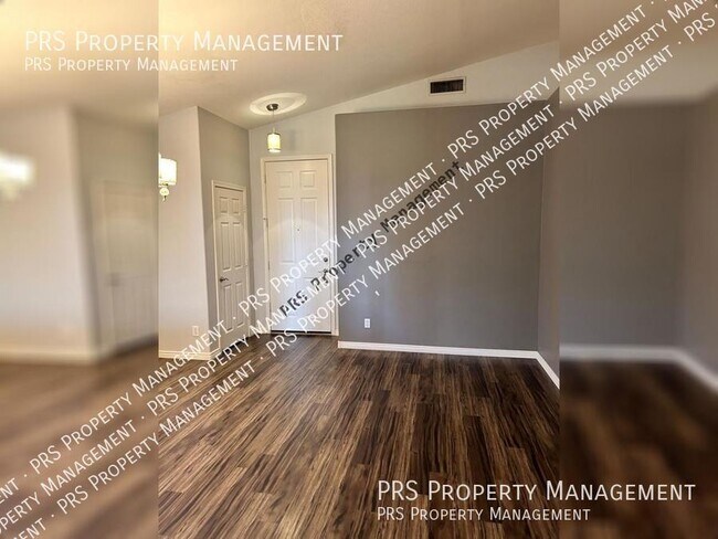 Building Photo - Gorgeous Inside!!!