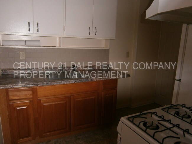 Building Photo - 803 Fahs St