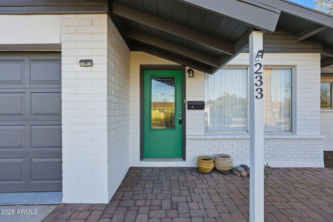 Building Photo - 233 E Huntington Dr