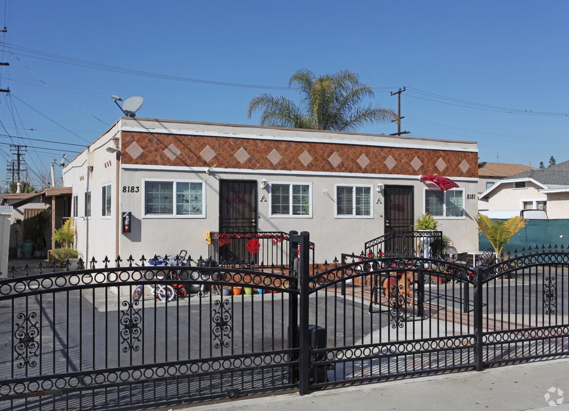 Foto principal - 8181-8183 Commercial Pl