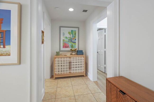 Foto del edificio - Georgian-Style Townhome Located At Bishops Court at The Oaks Preserve!