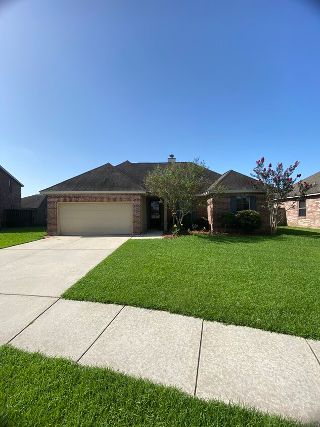 407 Spanish Moss Ln, Broussard, LA 70518 House Rental in Broussard