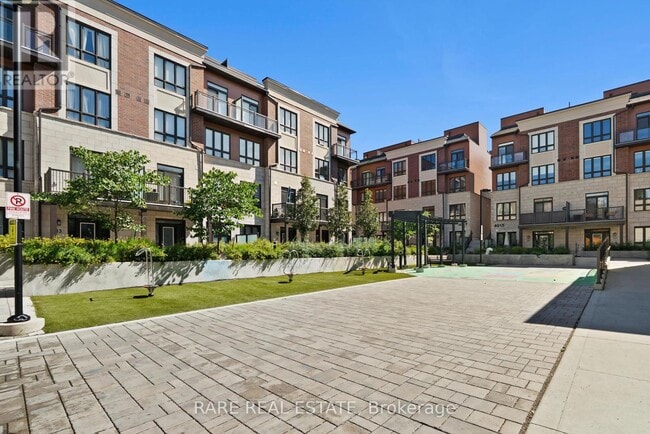 Building Photo - 4045 Hickory Dr
