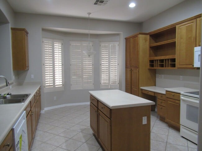 Building Photo - Nice 2 Bedroom Plus Bonus Room / 2 Bath Home in Chandler Gated Community!