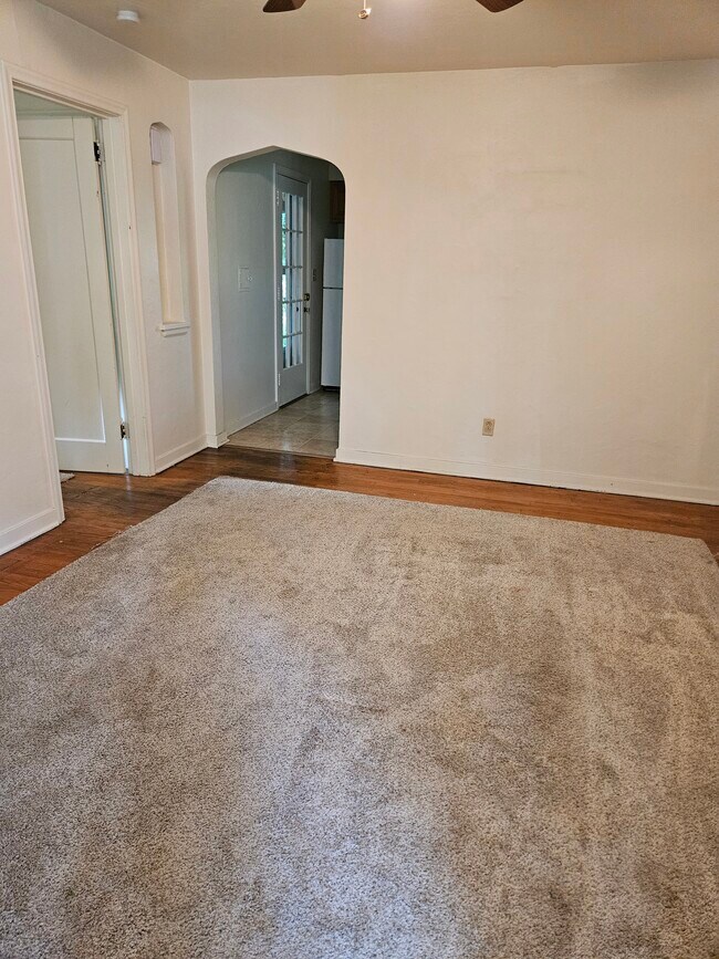 Sala de estar - 609 Tingley Ave