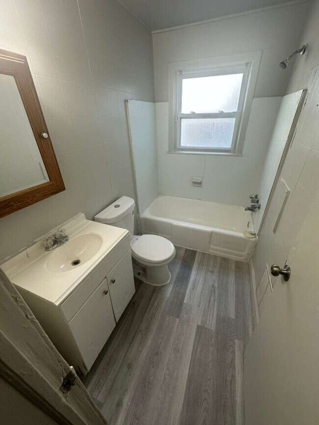Foto del edificio - a charming Detroit rental home - section 8 and other HCV programs available
