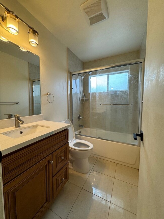 Building Photo - Spacious floor plans 3bedroom, 2bath in a ...