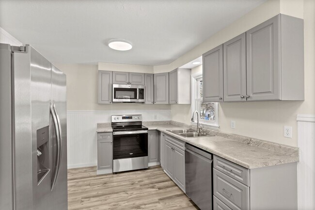 Foto del edificio - Beautiful 3bd upper duplex on large lot in Maple Grove avail March 01