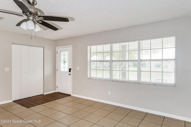 Foto del edificio - 822 Cody Ave