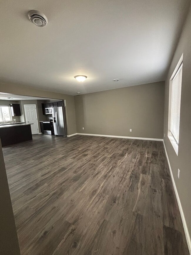 Building Photo - 4 Bedroom Home