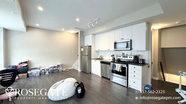 Photo du bâtiment - Newly Renovated 2-Bedroom, 1.5-Bath Townho...