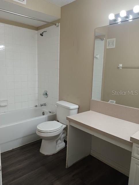 Building Photo - 2817 Fan Palm Dr