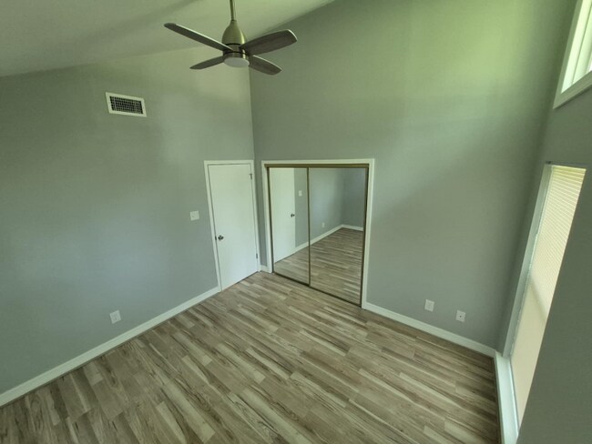 Foto del edificio - 320 Lakeview Dr