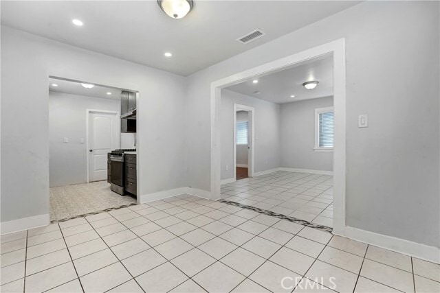 Foto del edificio - 660 S La Verne Ave