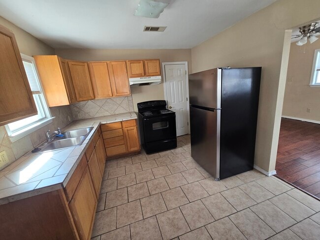 Cocina - 505 Veterans Ave