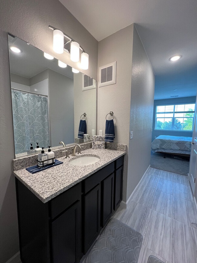 Foto del edificio - 1801 S Dunkirk St