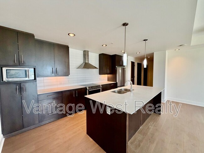 Photo du bâtiment - 2040-2040 Springfield Rd