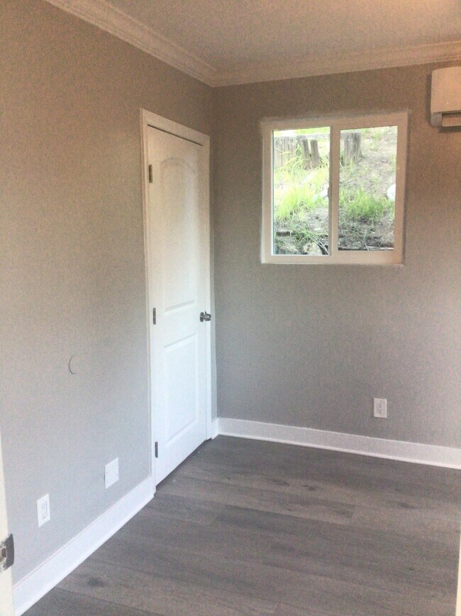 Building Photo - ESMERALDA CASITA (2BR)
