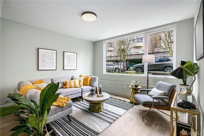 Building Photo - $500 Off 1 mo. Rent w/ Move in by 7/15 - S...