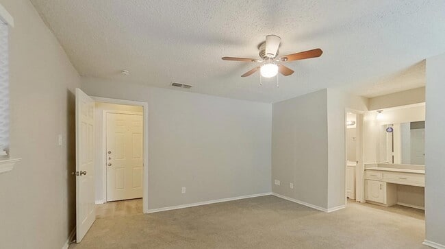 Foto del edificio - MOVE IN READY