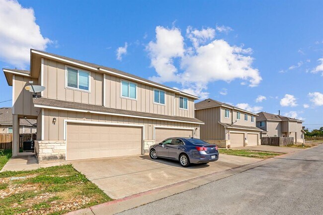 Foto del edificio - 408 Carl Shipp Dr