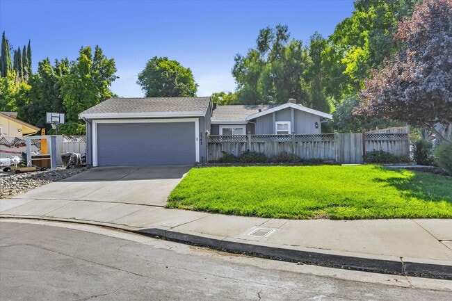 Building Photo - Updated home in Oak Grove