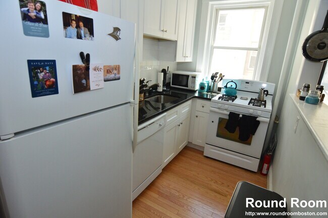 Building Photo - 229 Kelton St