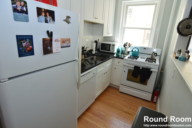 Building Photo - 229 Kelton St