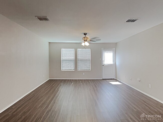 Foto del edificio - 747 Myrtle Ln