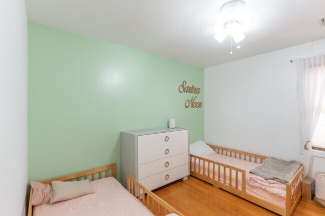 Foto del edificio - 260 Custer Ave