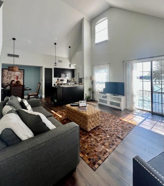 Foto del edificio - 9048 Lake Chase Island Way