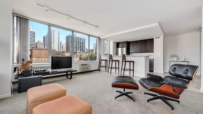 Foto del edificio - 70 W Burton Pl