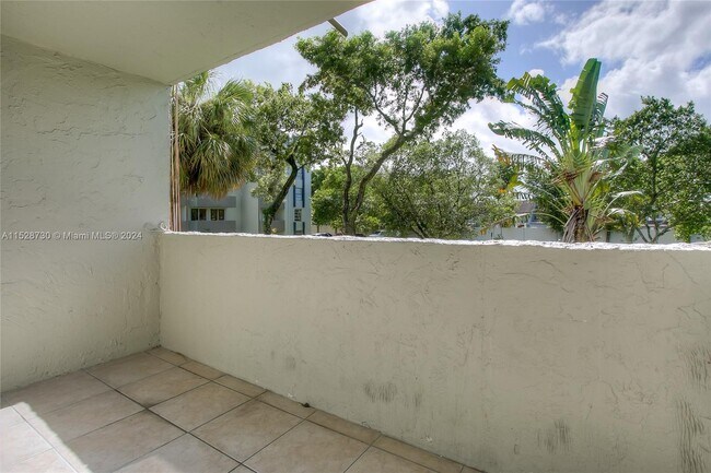 Foto del edificio - 10000 NW 80th Ct
