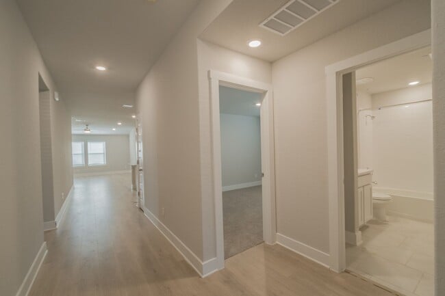 Building Photo - 4-BEDROOM NEW CONSTRUCTION IN RIVERSTONE