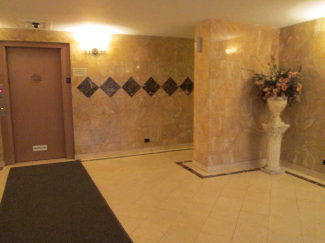 Lobby - 745 E 31st St