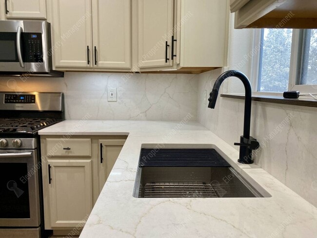 Building Photo - Updated 3BR - 2BA Gardener's Dream, w/ RV parking