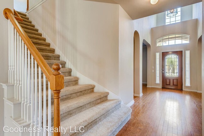 Building Photo - 4 br, 3.5 bath House - 6508 Scenic Cove