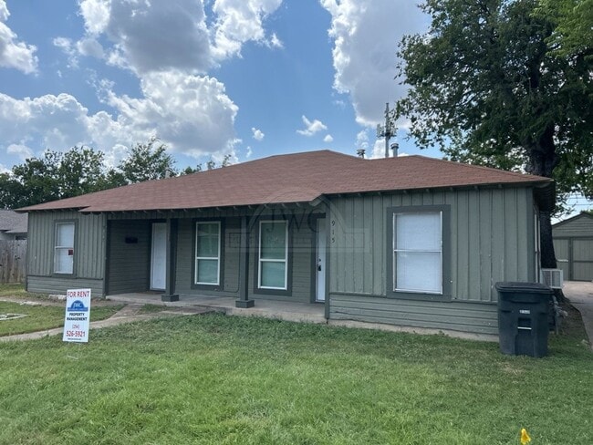 Building Photo - 915 Stetson Ave
