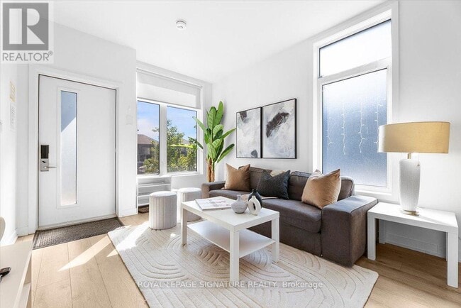 Photo du bâtiment - 1740 Simcoe St N