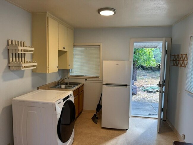 Foto del edificio - 236 N Mountain Ave