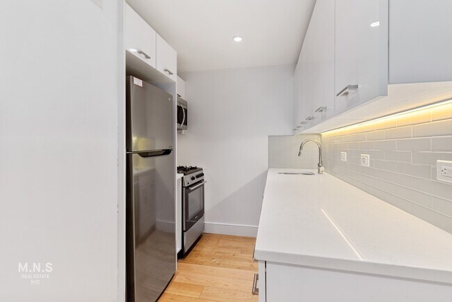 Foto del edificio - 230 East 44th Street