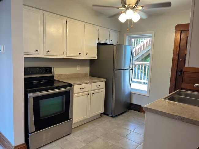 Kitchen - 608 E Cady St