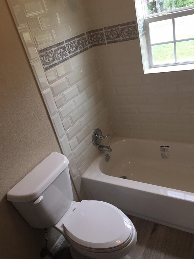 Building Photo - 412 Stowell St