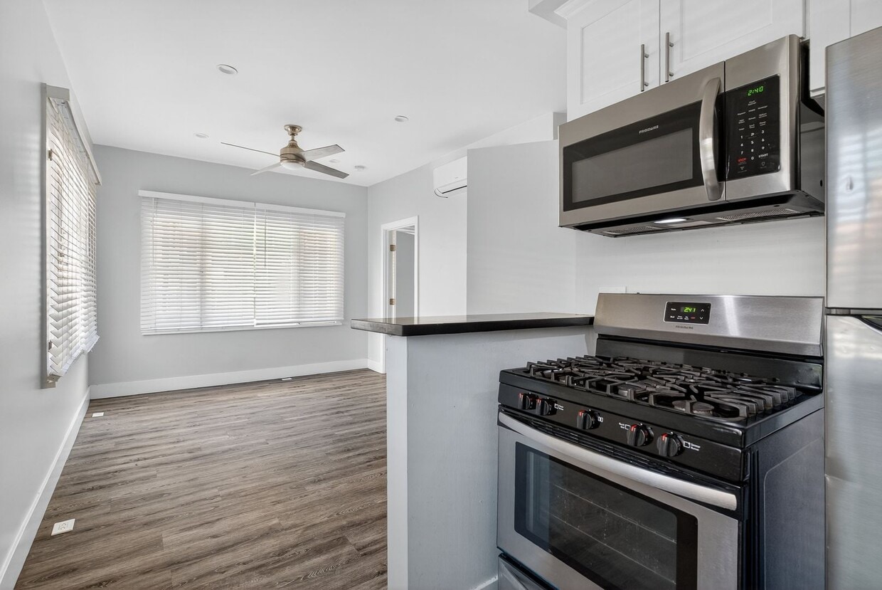 Foto principal - 405 W 3rd St
